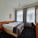 Machova 3*