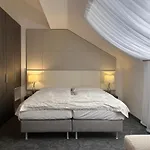 Machova 3*