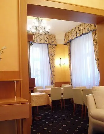 Machova Szálloda 3*