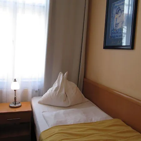 Machova 3* Prag