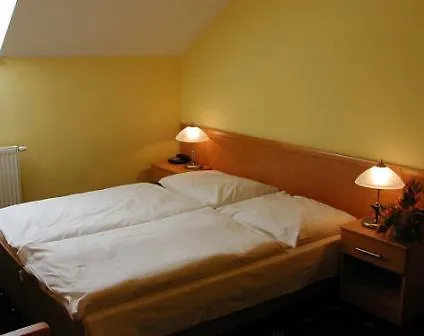 Szálloda Machova 3*
